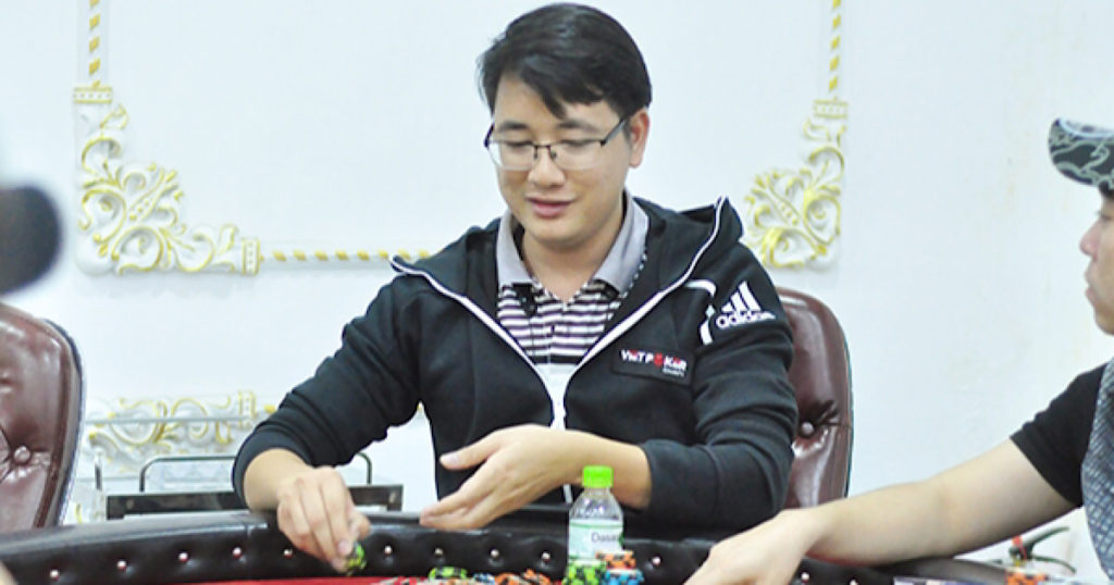 ポーカープレイヤー: Dinh Xuan Dinh